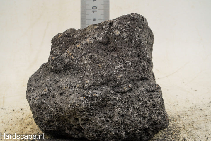 Black Lava Rock M128 - Hardscape.nl